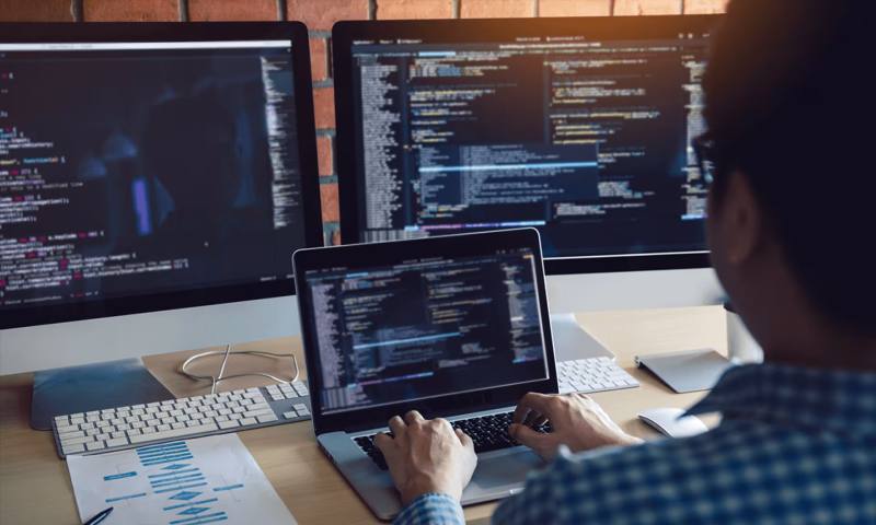 数据科学选型：R与Python如何赋能密山市网站建设？
